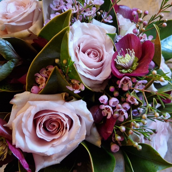 Bouquet Rose Helleborus e Vax flower