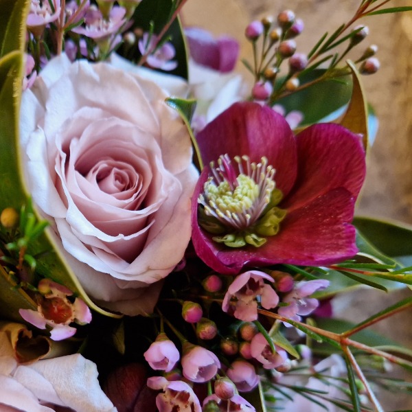 Bouquet Rose Helleborus e Vax flower